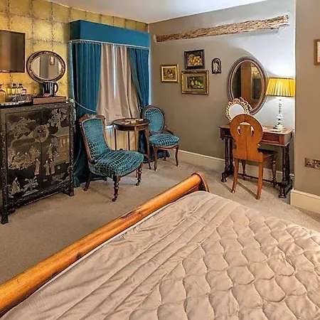 The Plough Bed & Breakfast 4*