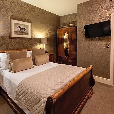 Couette-café The Plough 4*