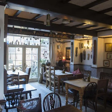 The Plough Couette-café